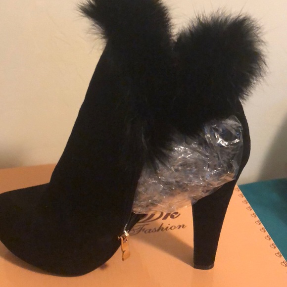 Black suede and fur boot - Picture 4 of 5